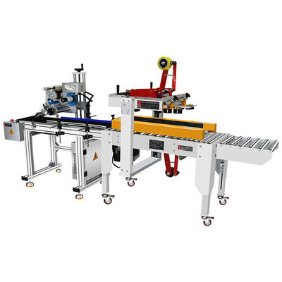 Большая квадратная коробка из картона с продуктами питания с клеем и закрывающей лентой