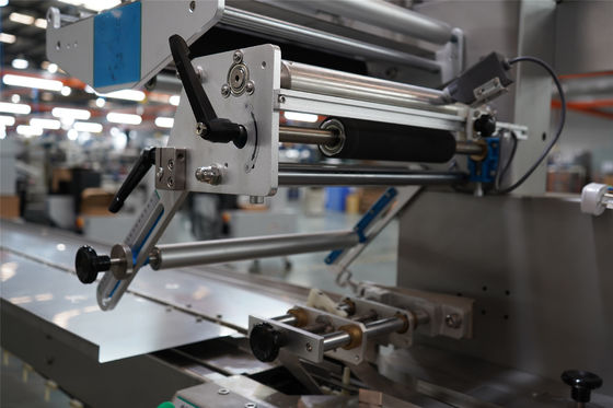 Автоматическая упаковочная машина для хлеба из пластиковых пакетов с подушкой с шириной пленки 90-400 мм