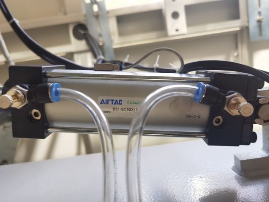 Упрощенное упаковка кейсов с помощью автоматической резки и уплотнения