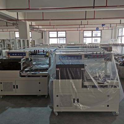 Маленькая автоматическая целлофанная обувная упаковочная машина для видеотехнической поддержки