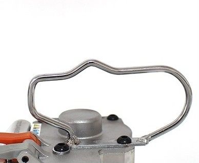 00,5-1,5 мм ширина ремня Пневматически приводящая стальная ремня для упаковки